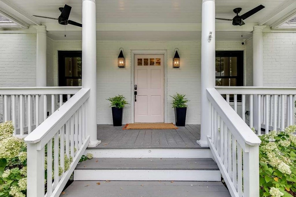 239 Midvale Dr, Atlanta GA  30342-3326 exterior