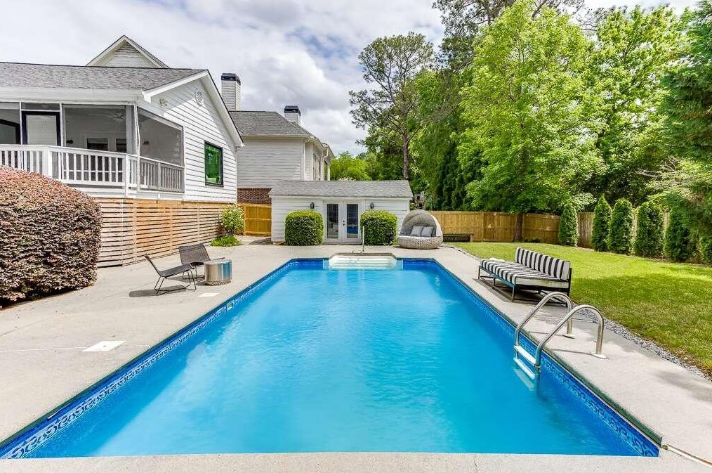 239 Midvale Dr, Atlanta GA  30342-3326 exterior