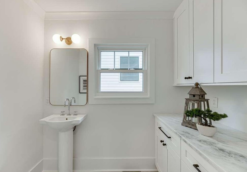 239 Midvale Dr, Atlanta GA  30342-3326 exterior