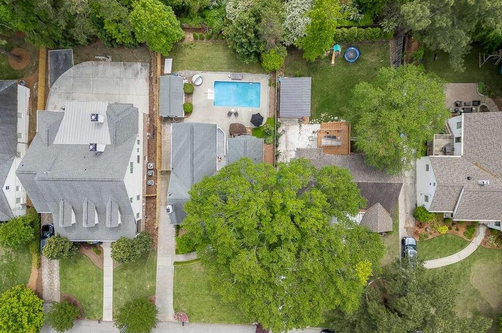 239 Midvale Dr, Atlanta GA  30342-3326 exterior