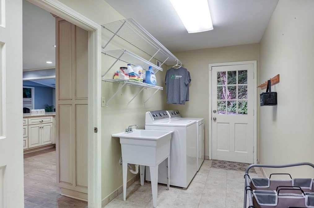 505 Hbr Dr, Atlanta GA  30328-2736 exterior