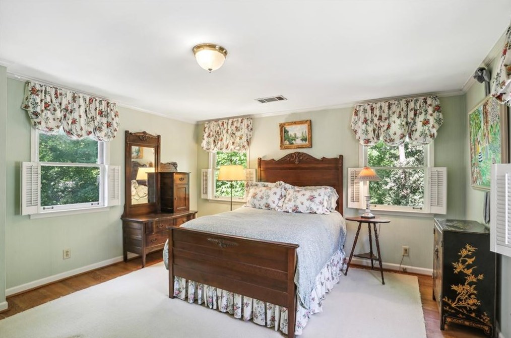 2426 Woodward Way, Atlanta GA  30305-4046 exterior