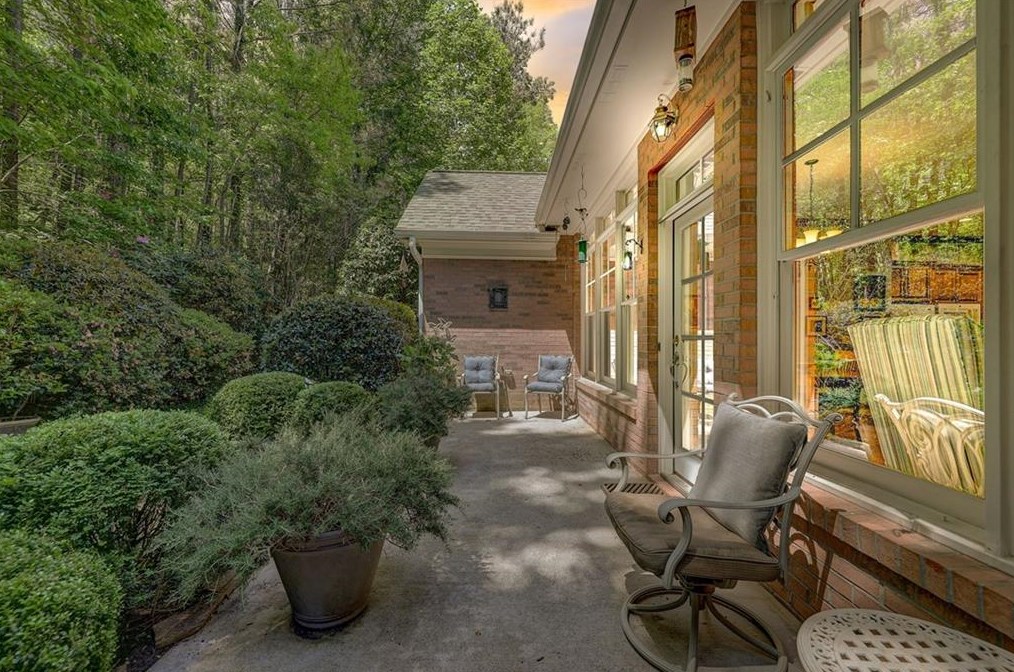 310 Meadows Ct, Dawsonville, GA 30534