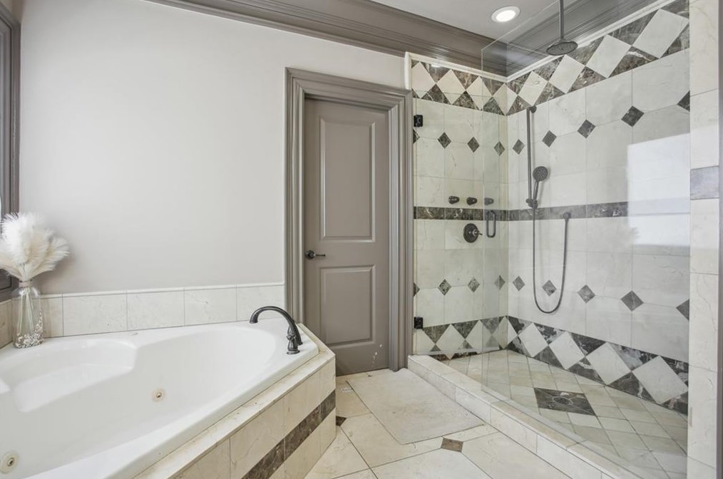 1121 Wimberly Rd, Atlanta GA  30319-2636 exterior