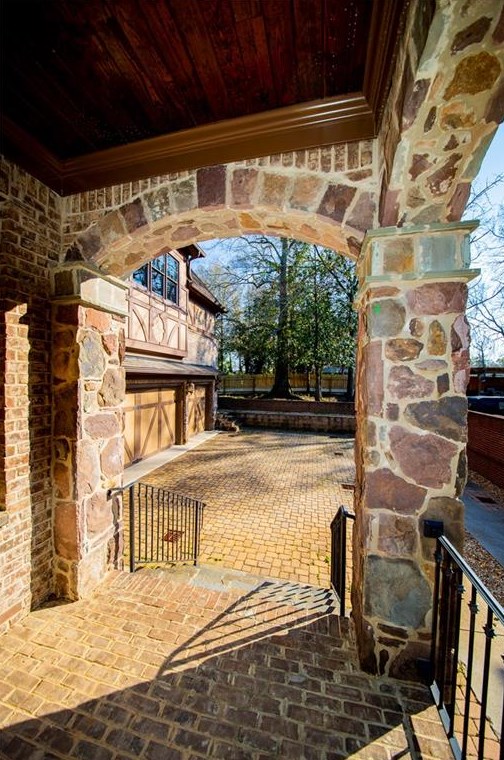 1121 Wimberly Rd, Atlanta GA  30319-2636 exterior