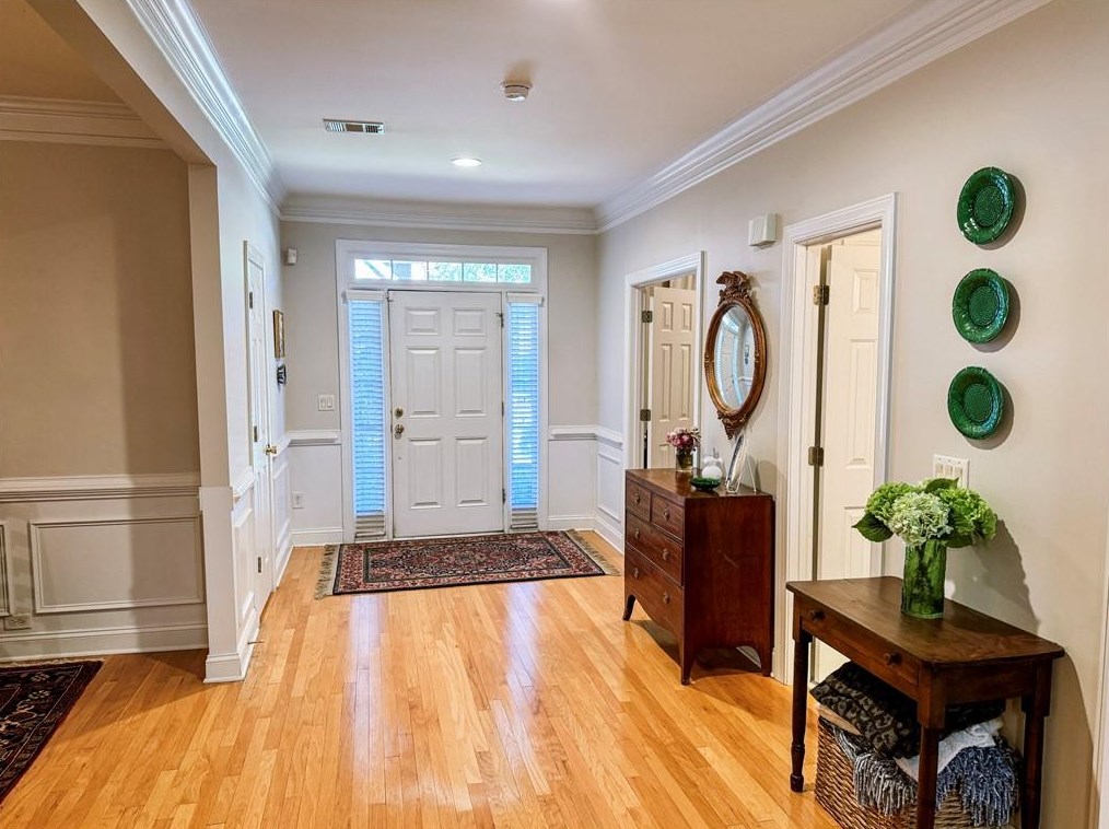 2710 Vinings Oak Dr, Atlanta GA  30339-1581 exterior