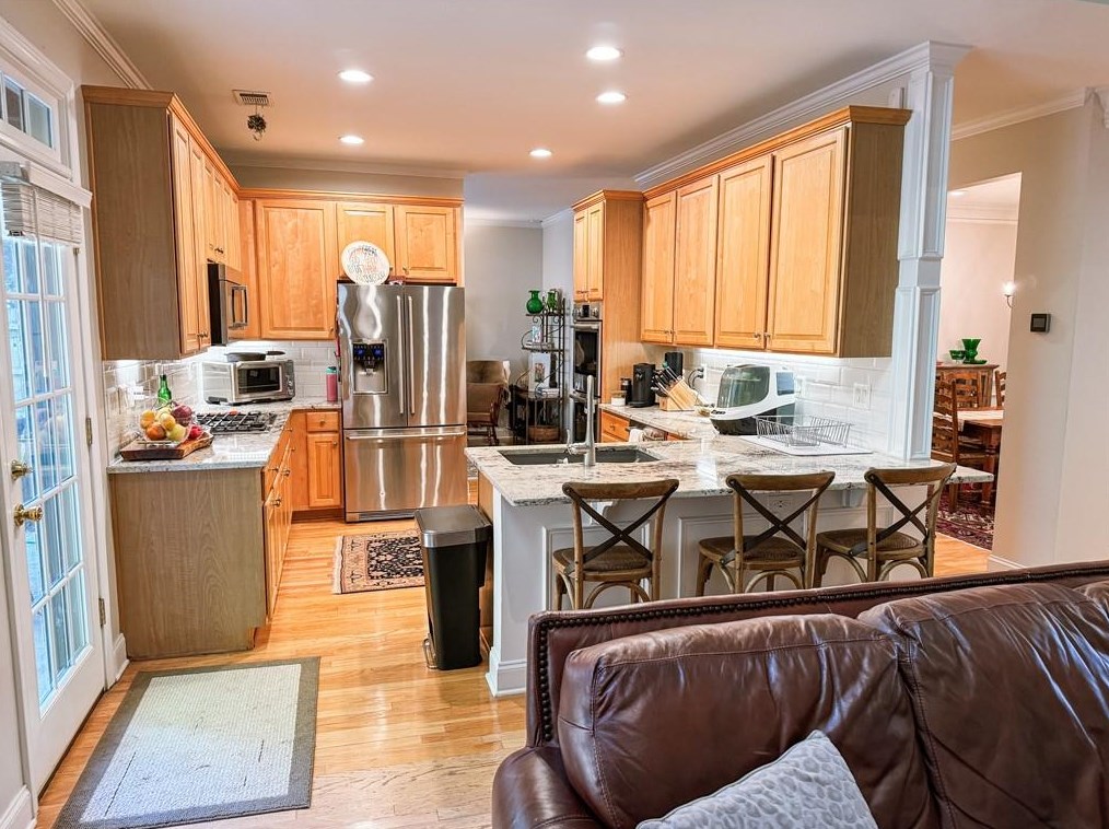 2710 Vinings Oak Dr, Atlanta GA  30339-1581 exterior