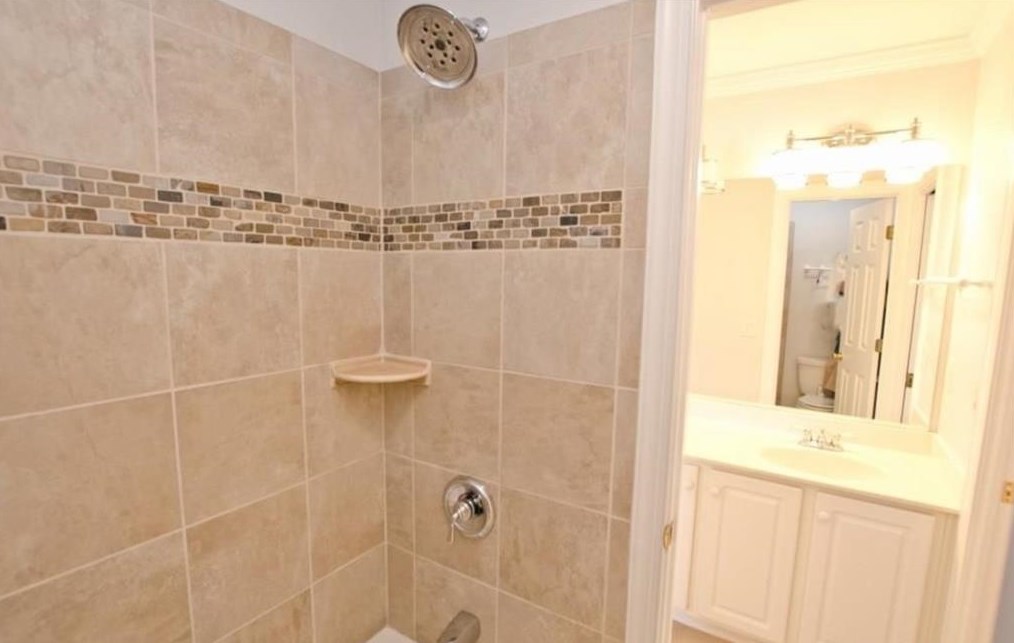 2710 Vinings Oak Dr, Atlanta GA  30339-1581 exterior