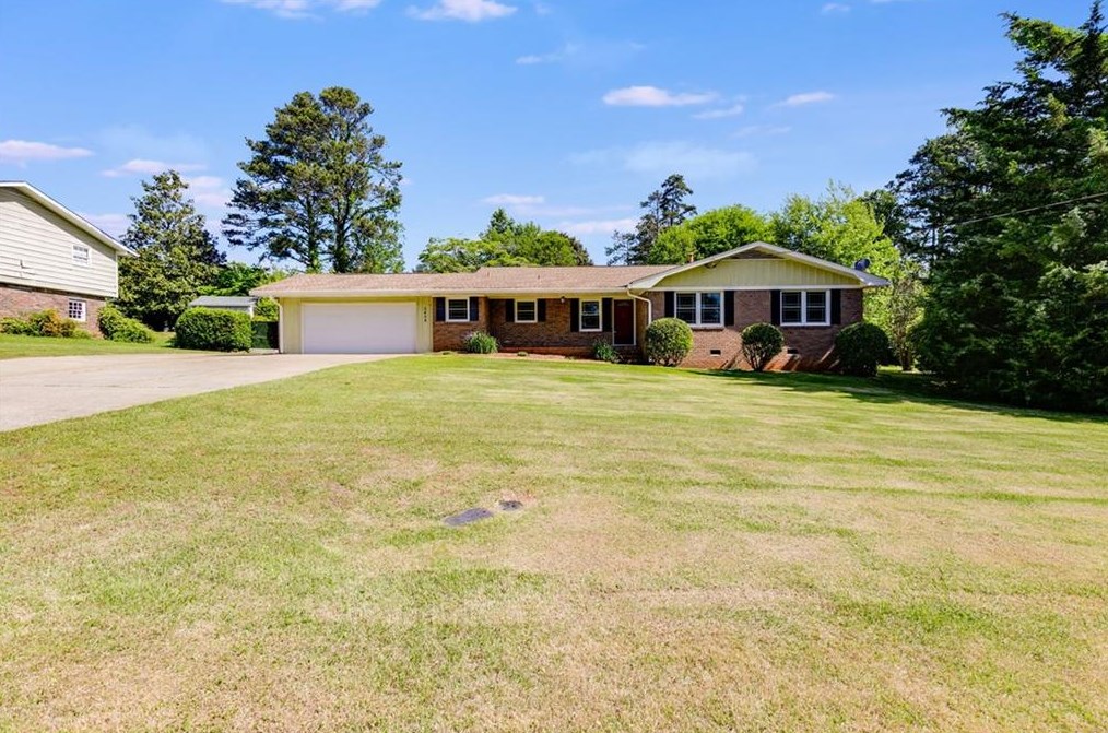 5458 Mill Valley Dr, Douglasville, GA 30135-2531