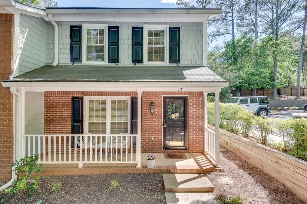 117 Courtyard Ter, Roswell, GA 30075-4569