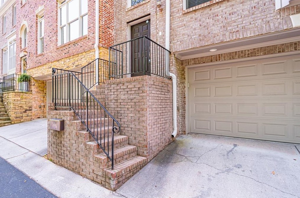 5557 Julian Pl, Atlanta, GA 30342-1313