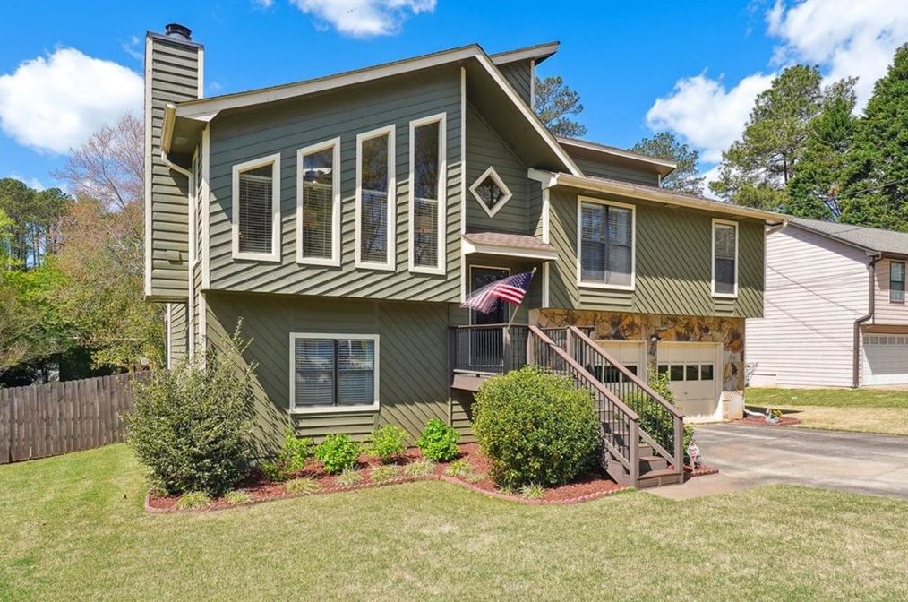 340 Roses Creek Dr, Lawrenceville, GA 30044-4381
