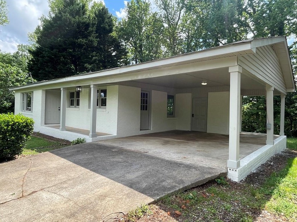 210 Pine Forest Dr, Cumming, GA 30040-2323