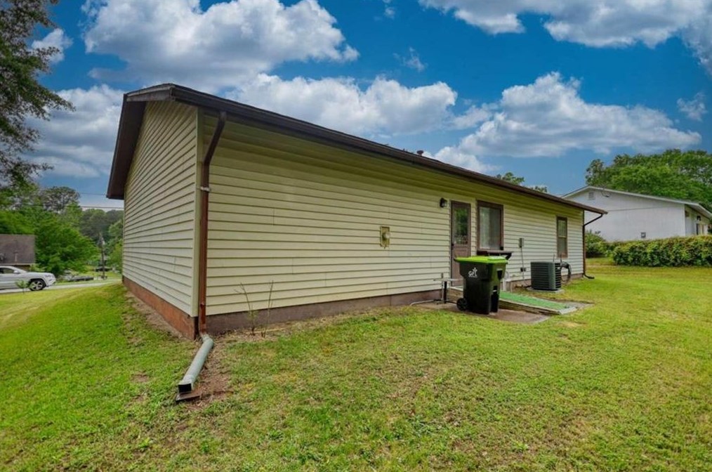 107 Adrian Dr, Stockbridge GA  30281-3009 exterior