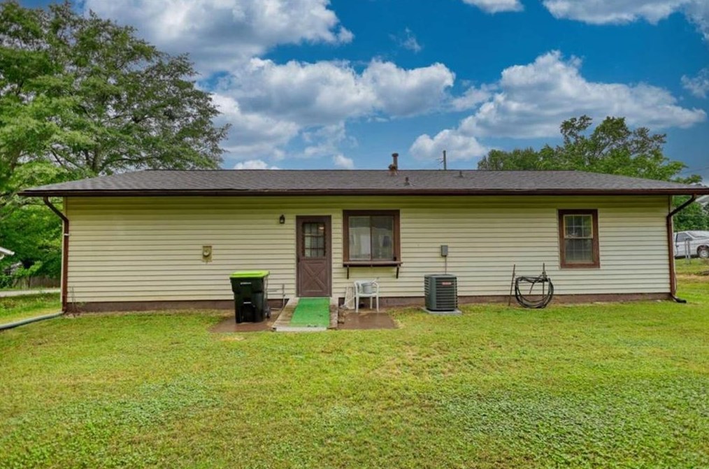 107 Adrian Dr, Stockbridge GA  30281-3009 exterior