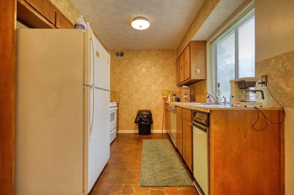 107 Adrian Dr, Stockbridge GA  30281-3009 exterior