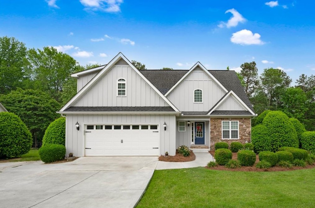 111 Towne Lake Dr, Calhoun, GA 30701-9292