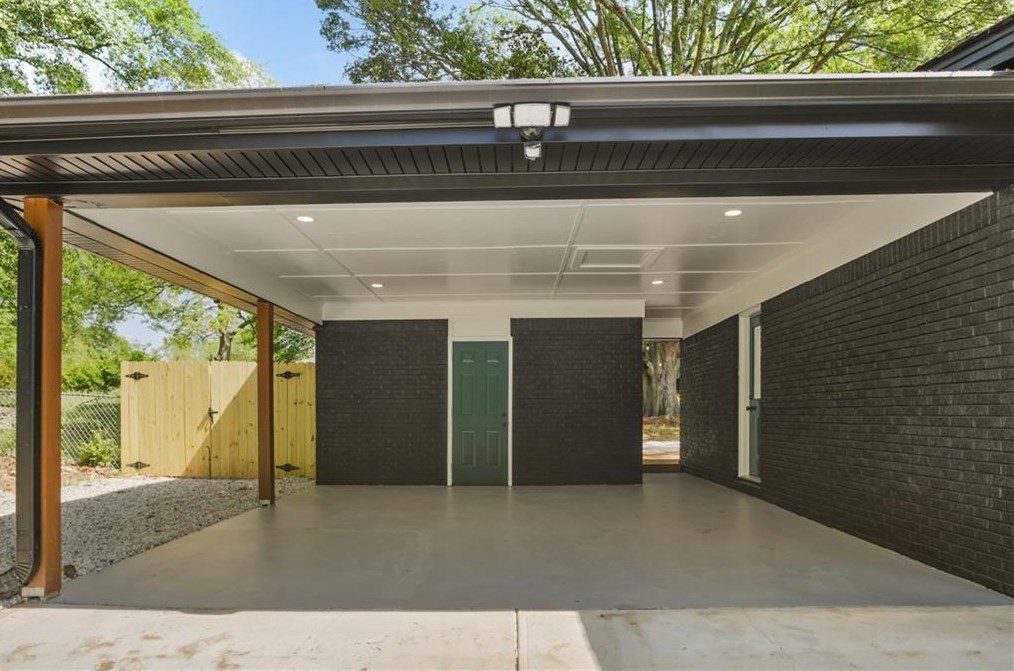 2010 Yucca Dr, Decatur GA  30032-5837 exterior