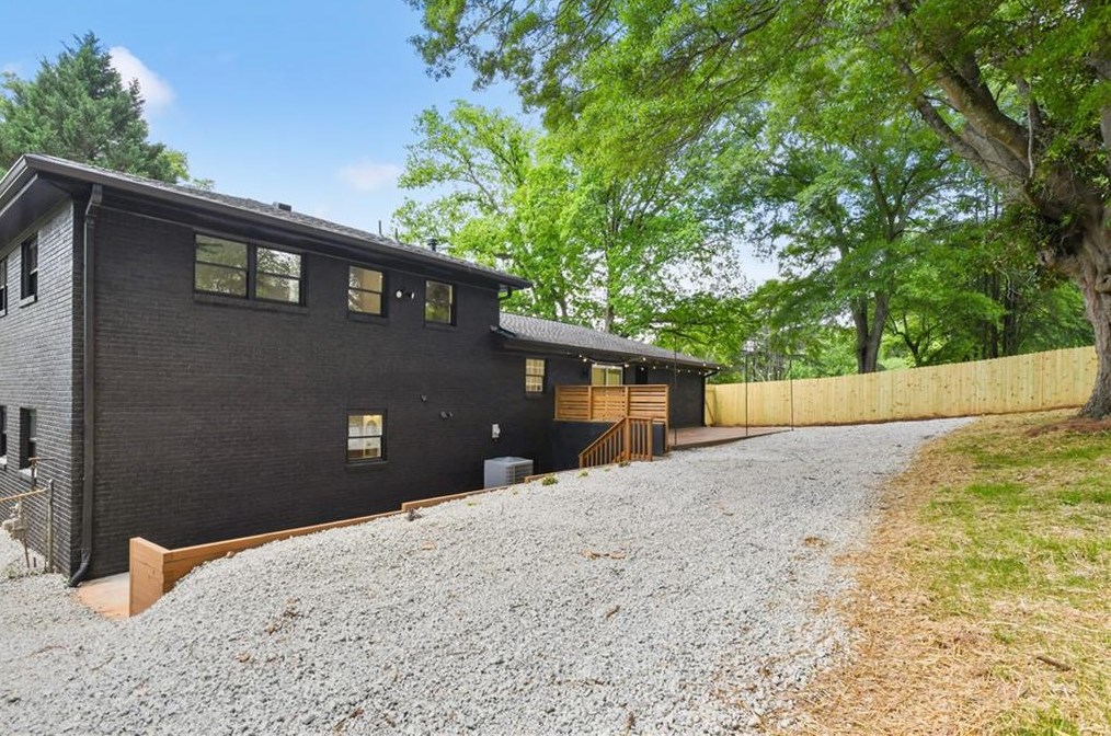 2010 Yucca Dr, Decatur GA  30032-5837 exterior