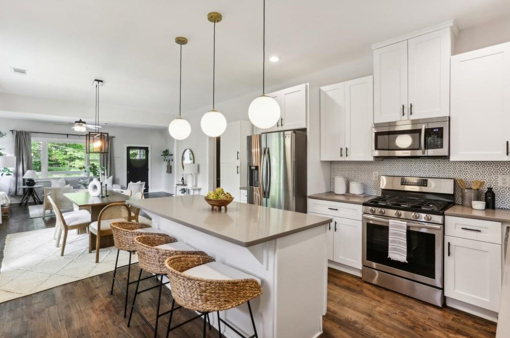 777 Evelyn Pl, Atlanta GA  30318-4870 exterior
