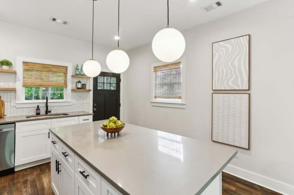 777 Evelyn Pl, Atlanta GA  30318-4870 exterior