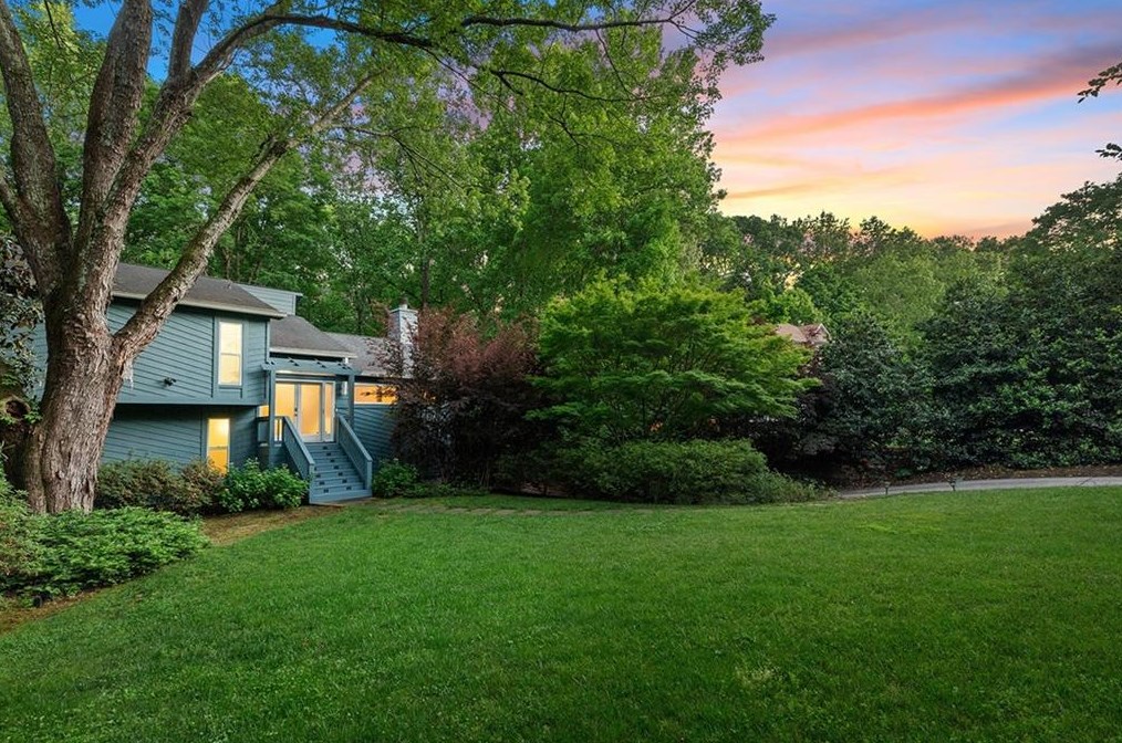 3809 Cliff Crest Dr, Smyrna, GA 30080-5881