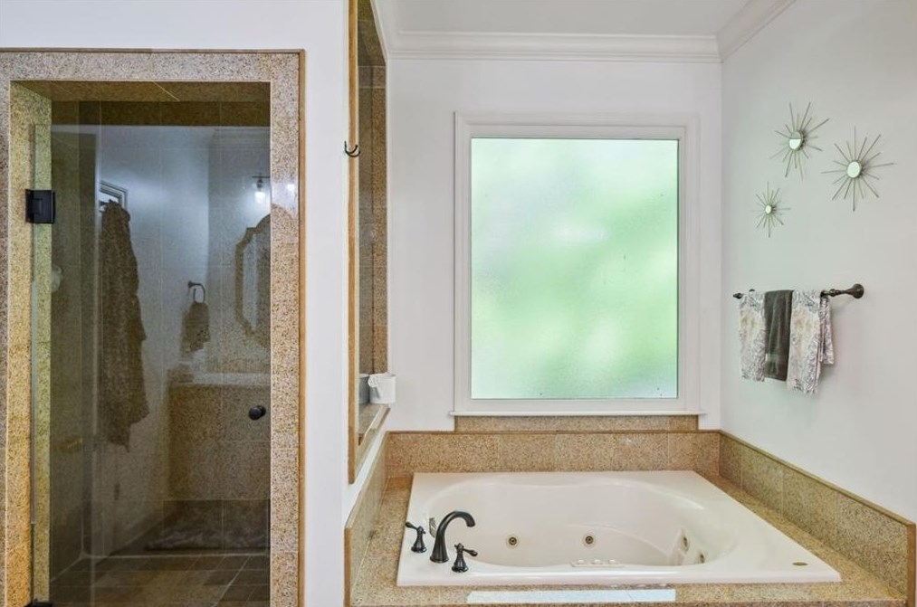 23 Brookhaven Dr, Atlanta GA  30319-1143 exterior