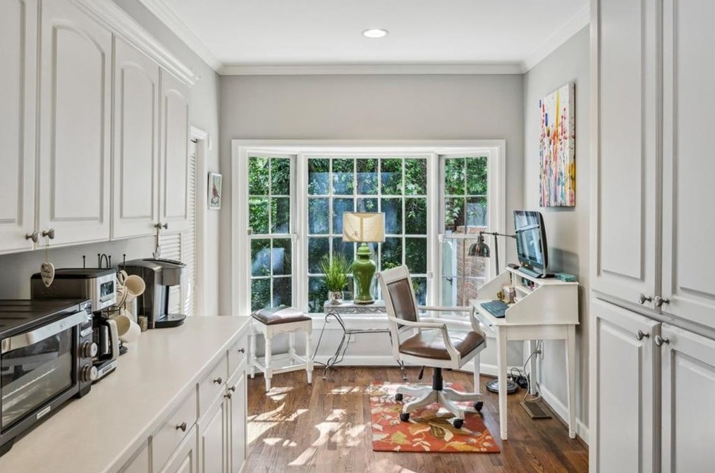 23 Brookhaven Dr, Atlanta GA  30319-1143 exterior
