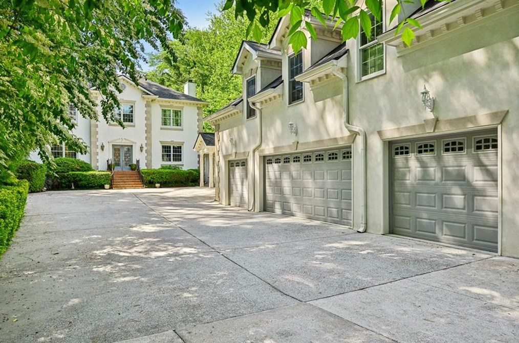 23 Brookhaven Dr, Atlanta GA  30319-1143 exterior