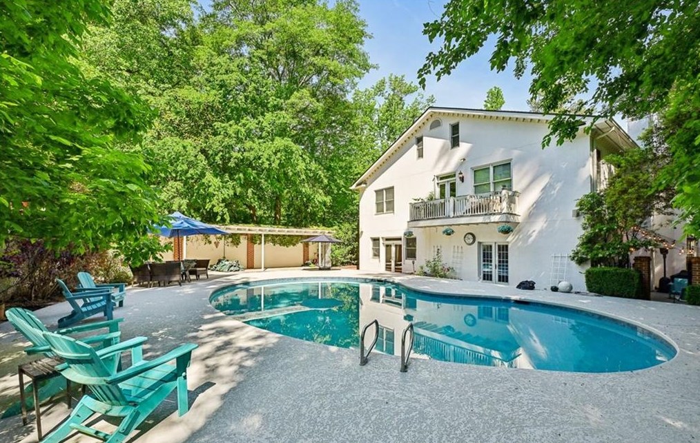 23 Brookhaven Dr, Atlanta GA  30319-1143 exterior