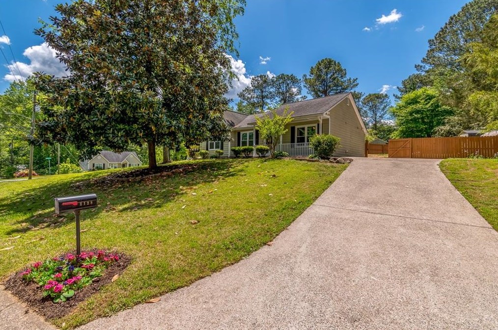 1128 Cousins Rd, Holly Springs, GA 30188