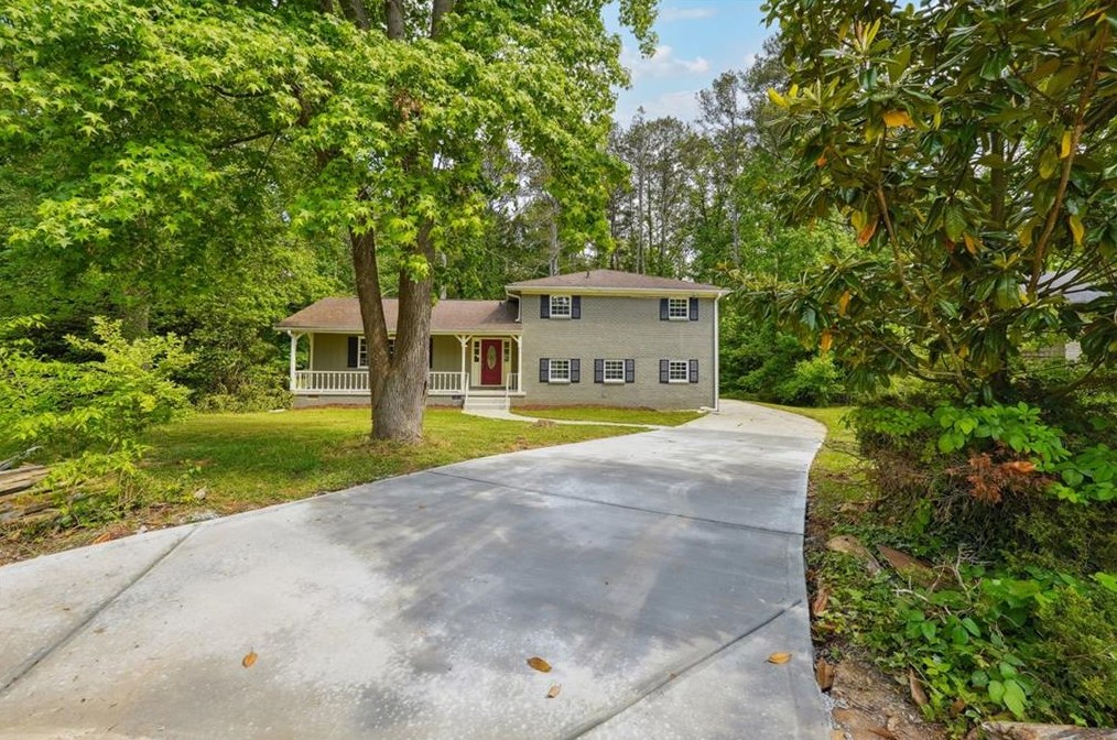 1302 Mannbrook Dr, Stone Mountain, GA 30083
