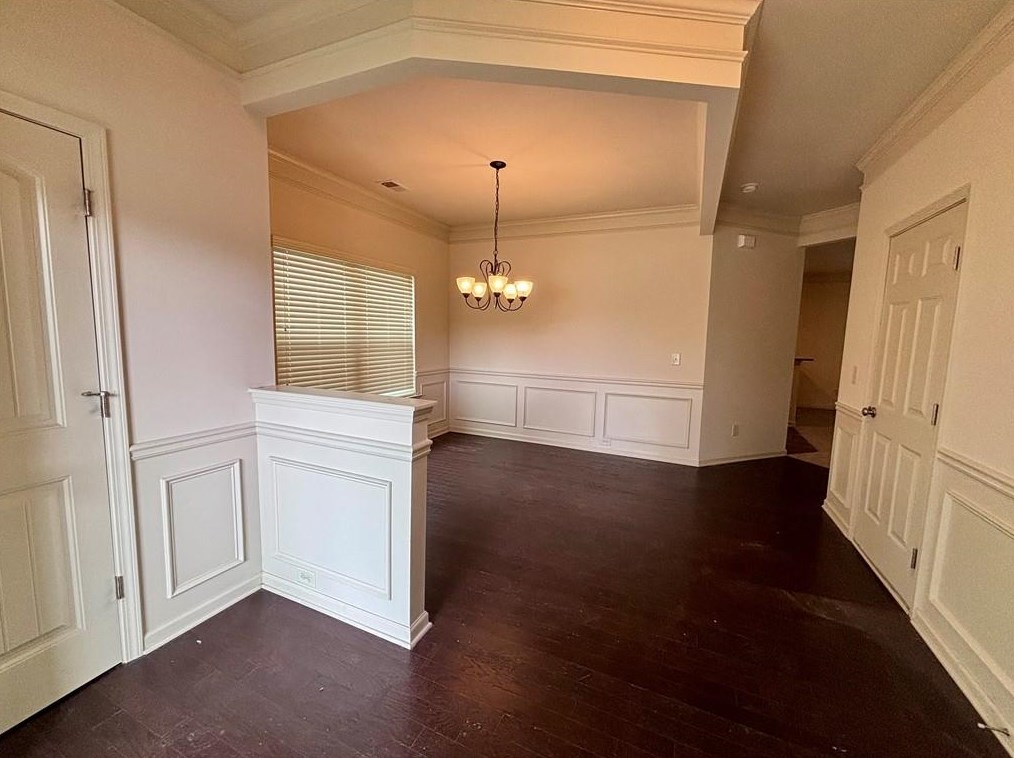 613 Stonehurst Ln, Holly Springs, GA 30114-8283