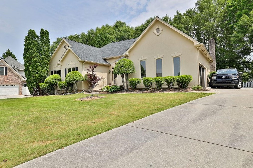 119 Tara Blvd, Loganville, GA 30052-4047