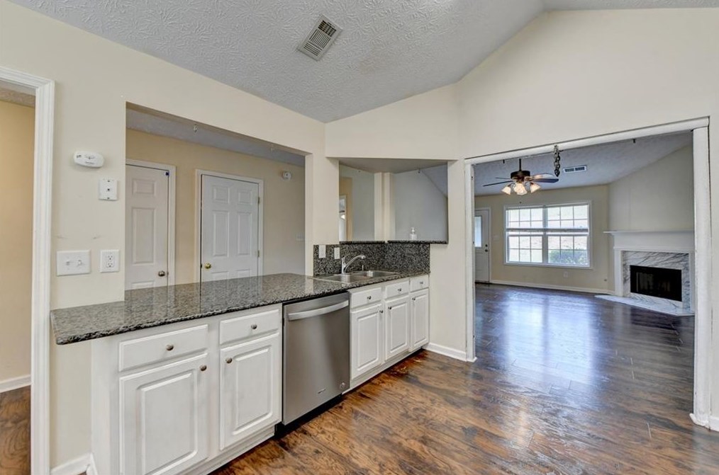 600 Mattie Farm Pl, Lawrenceville, GA 30045-5297