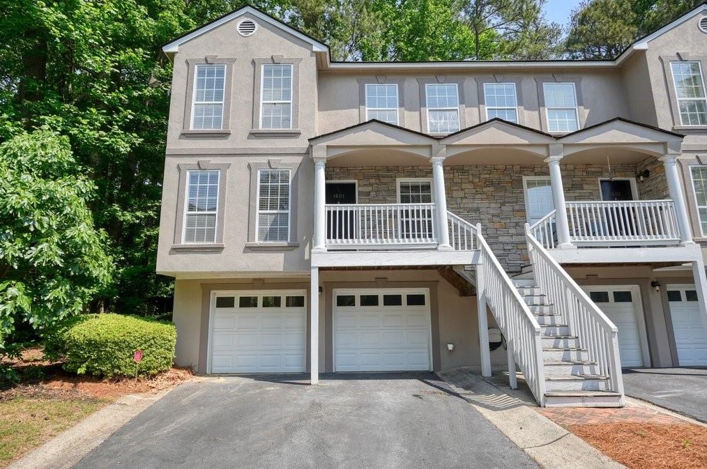 1601 Masons Creek Cir, Atlanta, GA 30350-2566