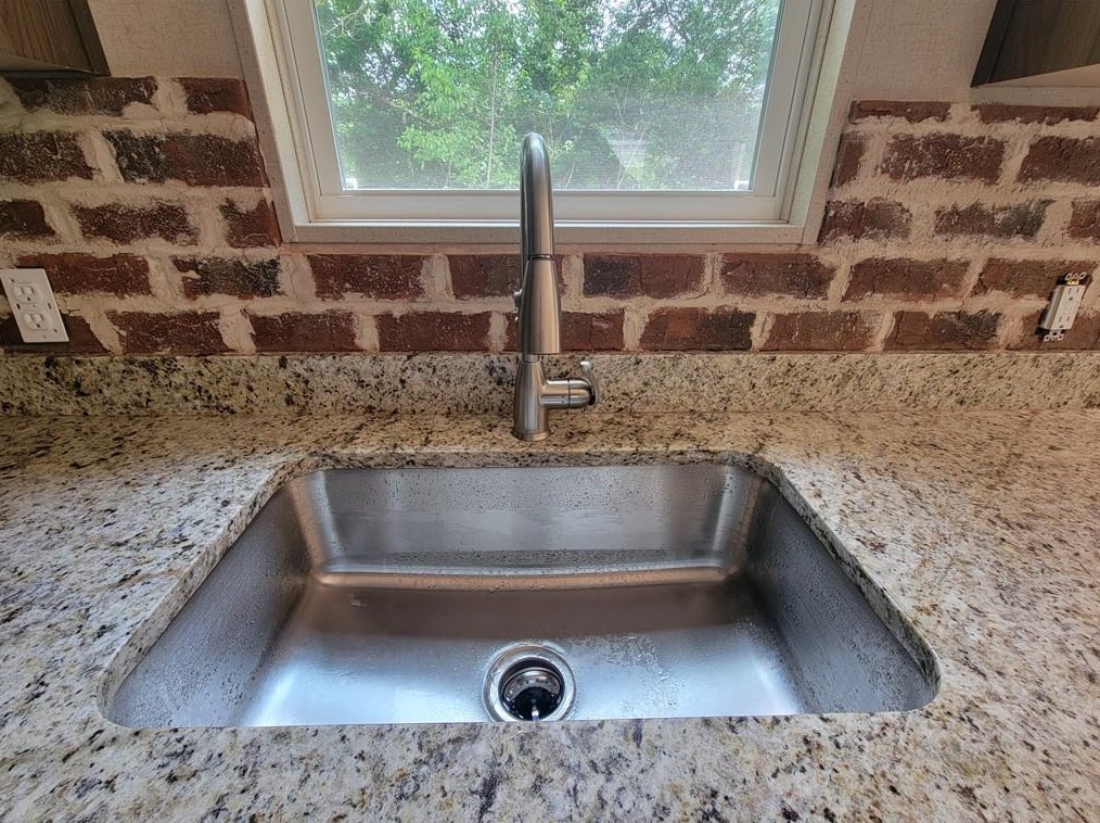 121 Lndg Dr, Calhoun GA 30701-8345 exterior