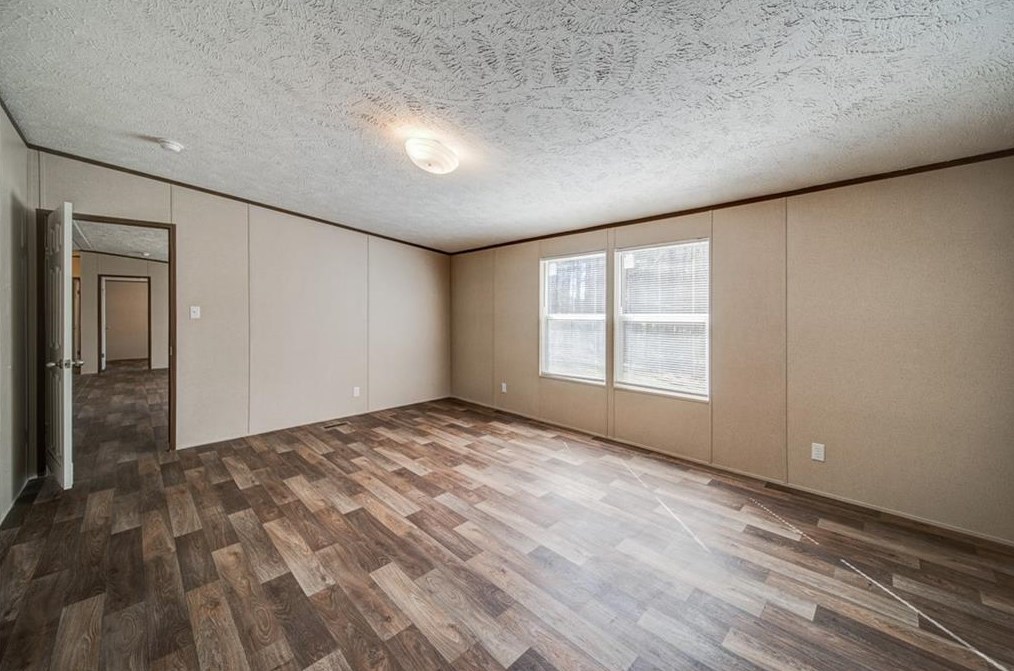 121 Lndg Dr, Calhoun GA 30701-8345 exterior