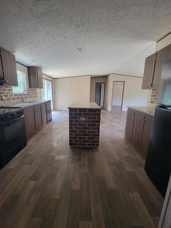 121 Lndg Dr, Calhoun GA 30701-8345 exterior