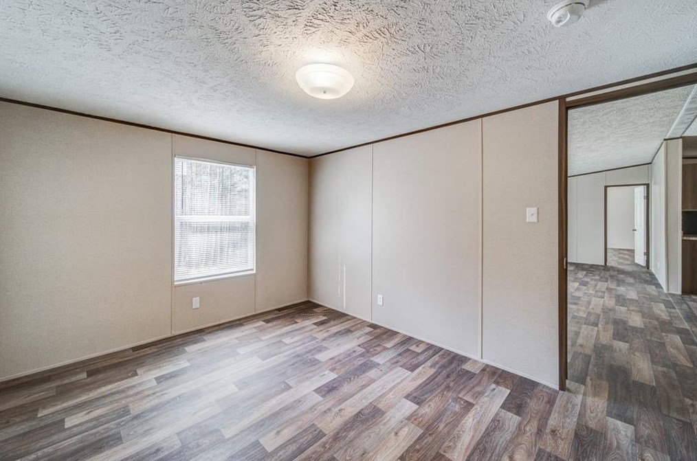 121 Lndg Dr, Calhoun GA 30701-8345 exterior