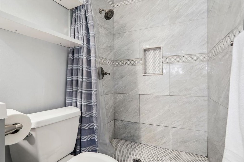 2502 Asbury Ct, Decatur GA  30033-3700 exterior