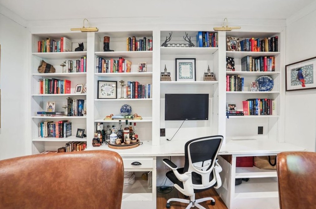 2502 Asbury Ct, Decatur GA  30033-3700 exterior