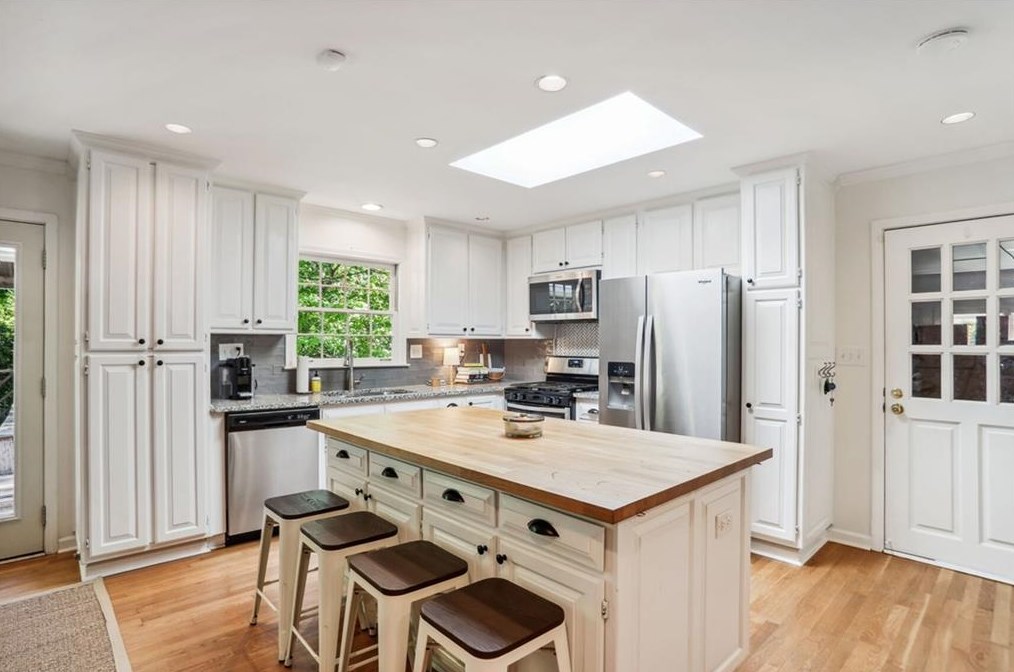 2502 Asbury Ct, Decatur GA  30033-3700 exterior