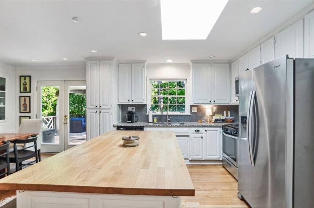 2502 Asbury Ct, Decatur GA  30033-3700 exterior