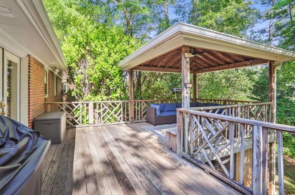 2502 Asbury Ct, Decatur GA  30033-3700 exterior