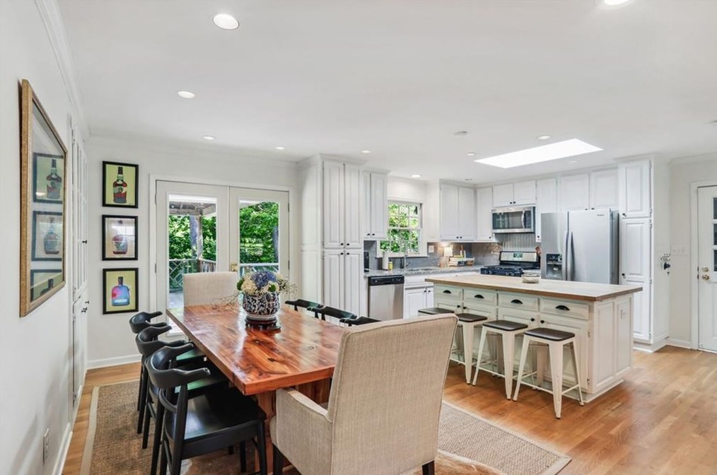 2502 Asbury Ct, Decatur GA  30033-3700 exterior