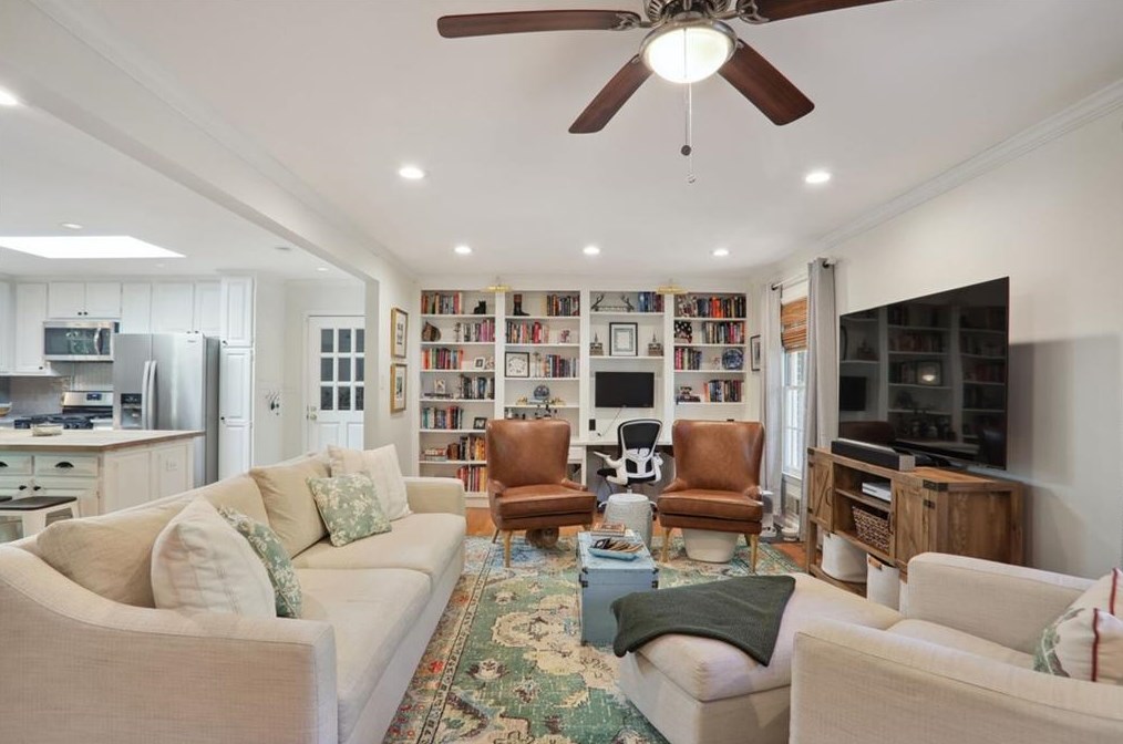 2502 Asbury Ct, Decatur GA  30033-3700 exterior