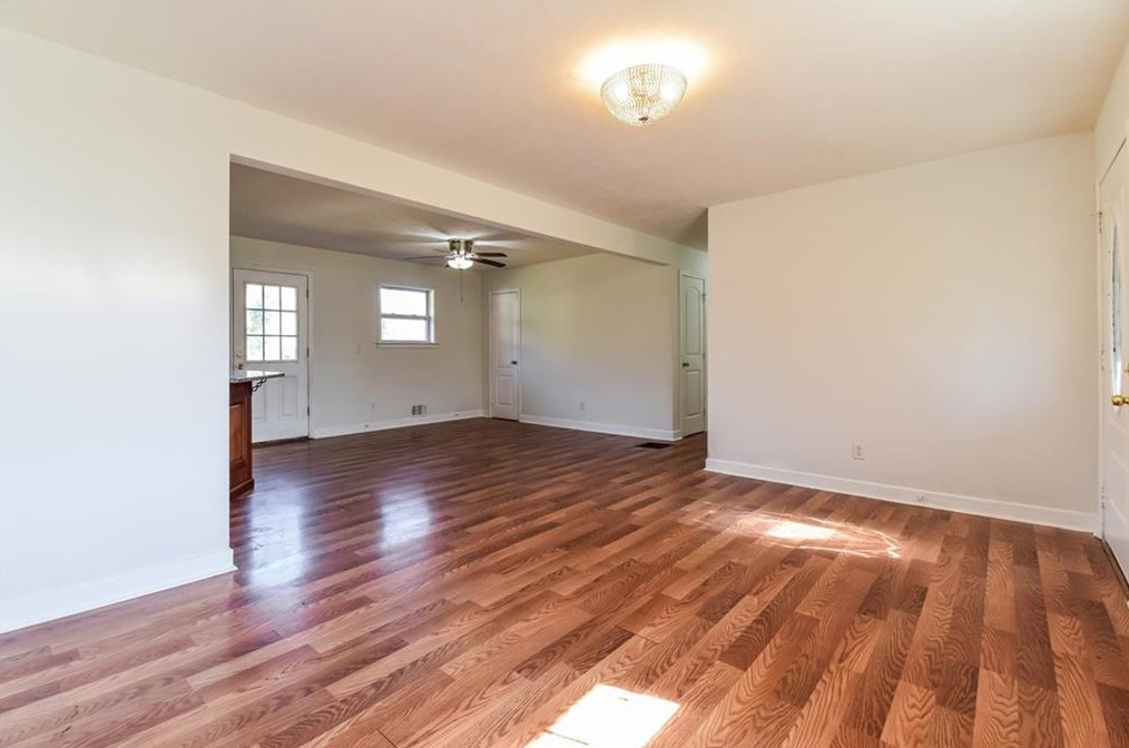 413 Lakewood Dr, Griffin, GA 30223-1327