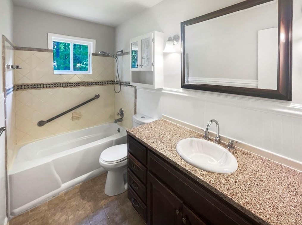 1372 Drayton Wood Dr, Tucker GA 30084-7921 exterior