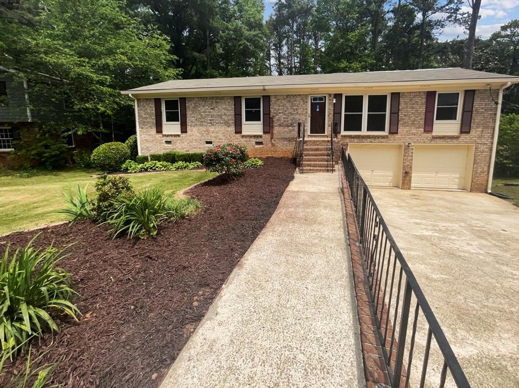 1372 Drayton Wood Dr, Tucker GA 30084-7921 exterior